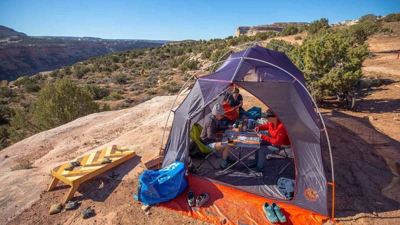 Glamping mit Stil: Luxuriöse Zelte für ein glamouröses Campingerlebnis