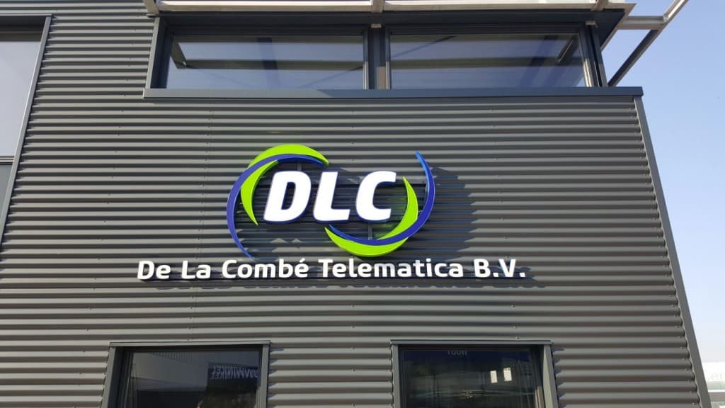 Lichtbaks für Innen und Außen: Individuelle Farben und Größen für Ihr Geschäft