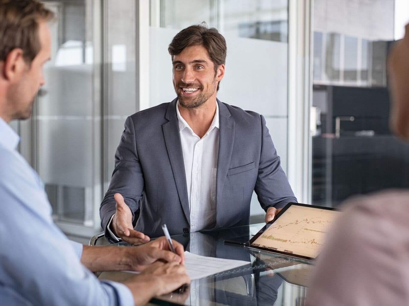 Karrieren nehmen Fahrt auf dank professionellem Headhunter