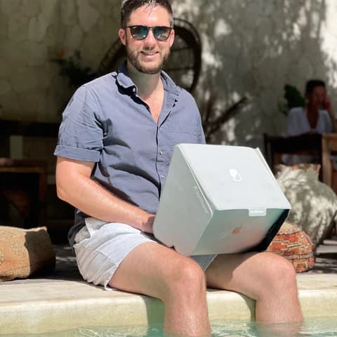 So kümmern Sie sich um die Überhitzung eines Laptops in der Sonne
