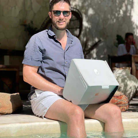 So kümmern Sie sich um die Überhitzung eines Laptops in der Sonne
