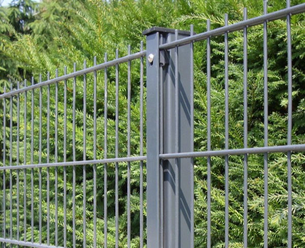 Der moderne Doppelstabmattenzaun für urbane Räume